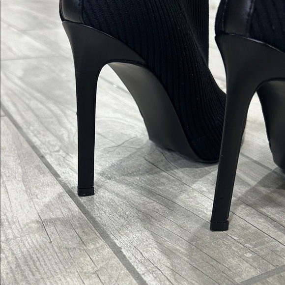 Steve Madden Doler Black Ribbed Knit Stiletto Booties - Picture 6 of 7